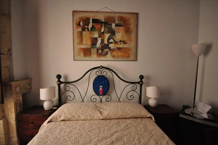 Room 6 of 14