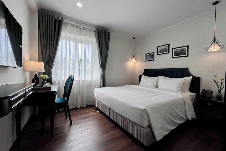 Room 7 of 27