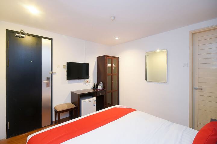 Room 10 of 33