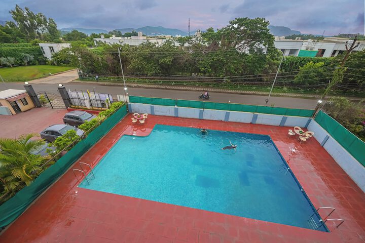 Pools & Facilities