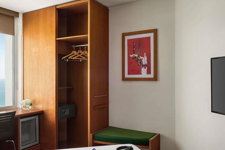 Room 17 of 111