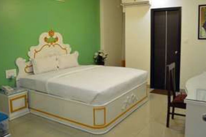 Room 34 of 66