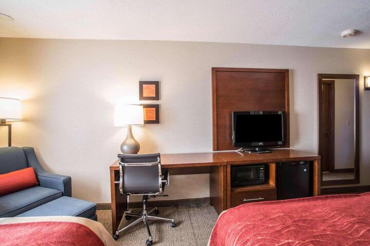 Double Accessible 2 Queen Beds (4 of 7)