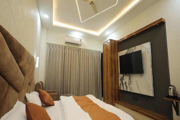 Room 9 of 35