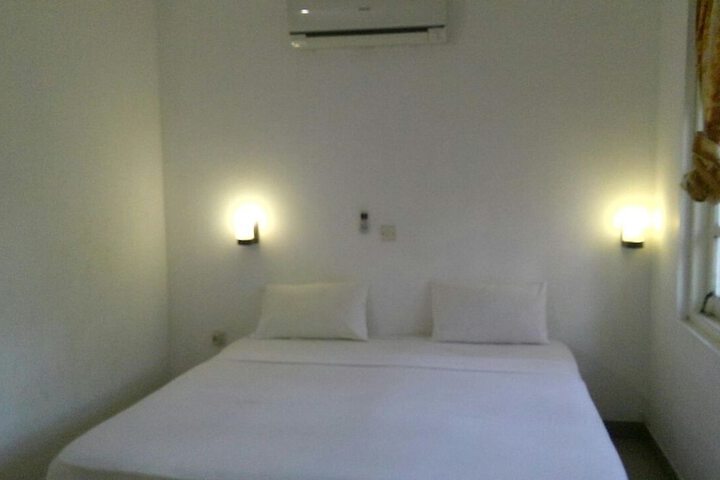 Room 5 of 8
