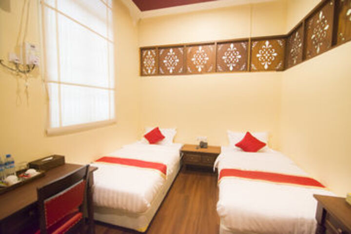 Room 10 of 19