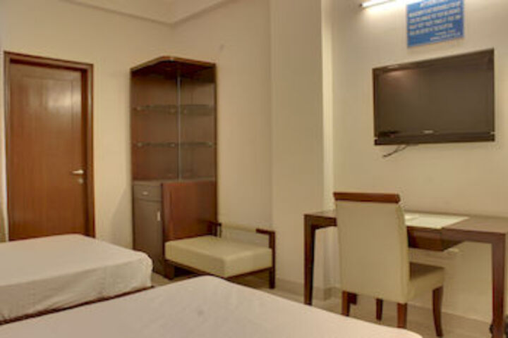 Room 9 of 17