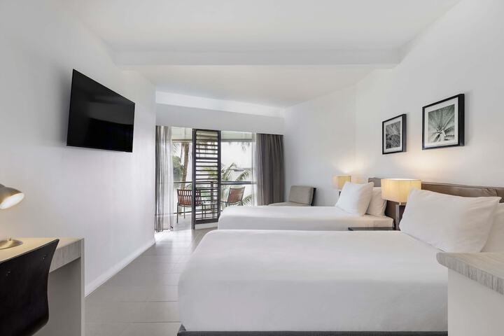 Room 12 of 128