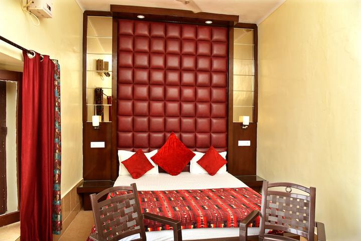 Room 5 of 90