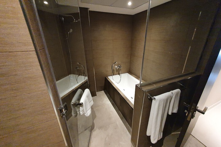 Room 41 of 62