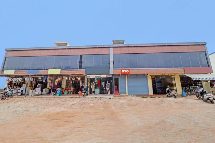 OYO Lakshmi Sri Deluxe Boarding & Lodgeing