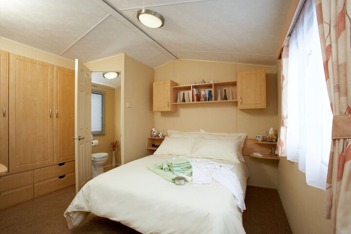 Room 5 of 76