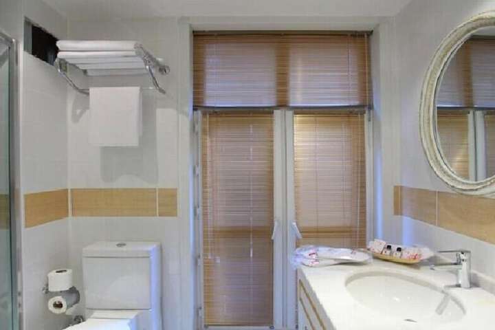 Room 15 of 17