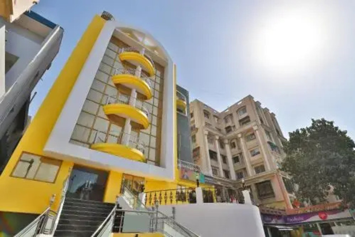 OYO 29002 Hotel Rivera Golden Crown
