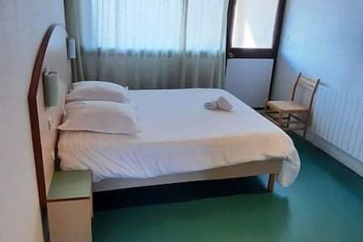 Room 15 of 48