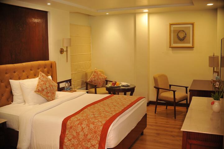 Room 6 of 25