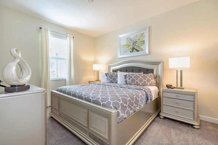 Room 4 of 33