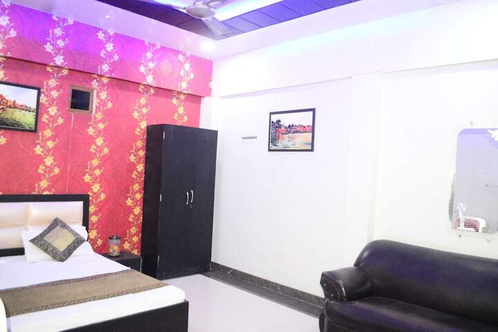 Room 14 of 16