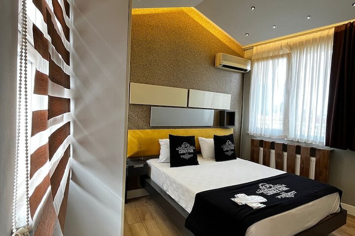 Room 32 of 85