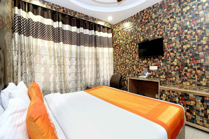 Room 27 of 29