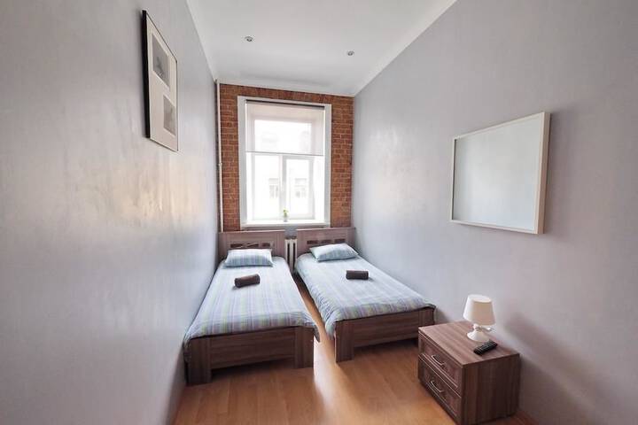 Room 7 of 33