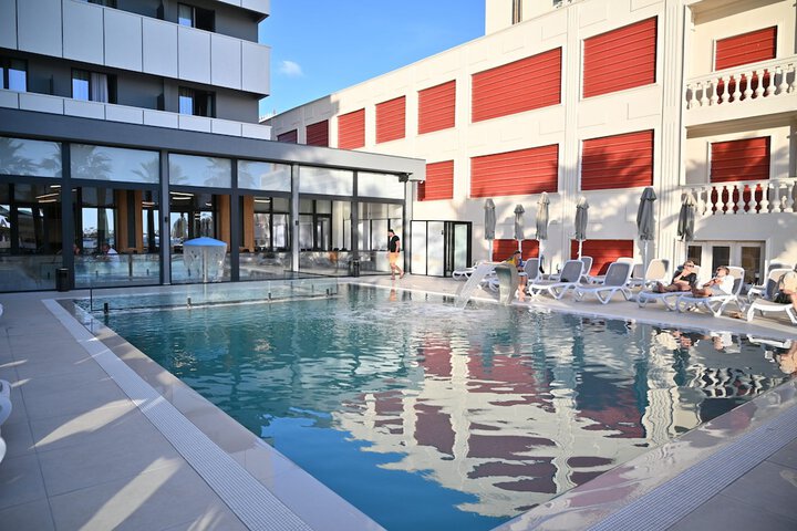 Pool 169 of 207