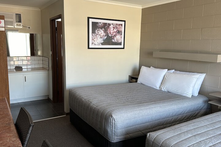 Room 10 of 26