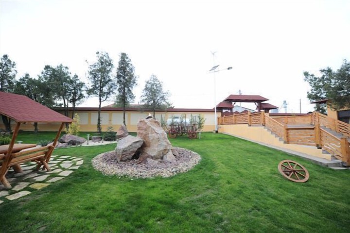 Hotel Exterior 37 of 43
