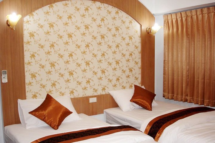 Room 6 of 14