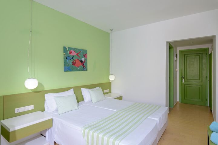 Room 8 of 73