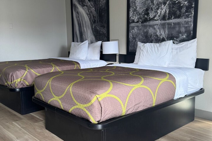 1 King Bed (6 of 7)