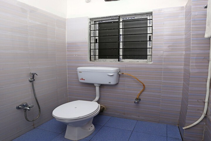 Room 8 of 9