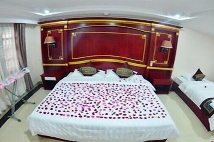 Room 8 of 40