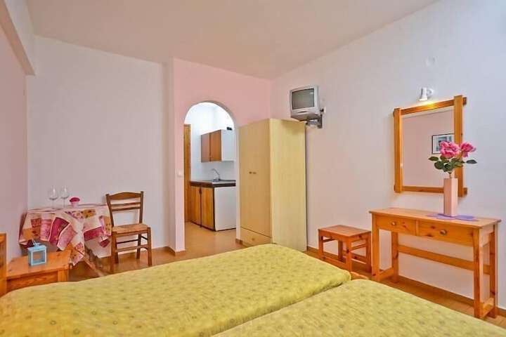 Room 4 of 32