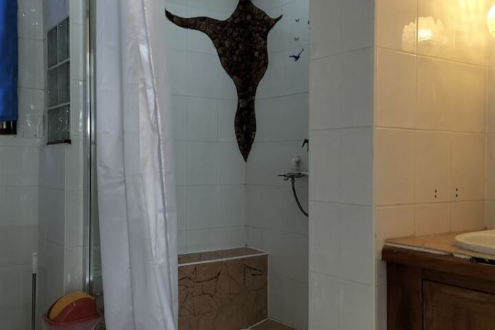 Room 17 of 32
