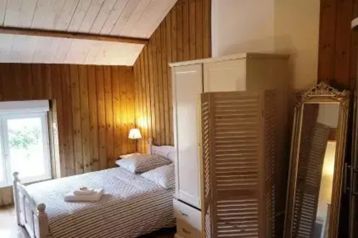 Room 10 of 14