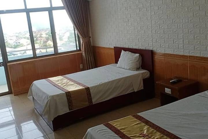 Room 7 of 12