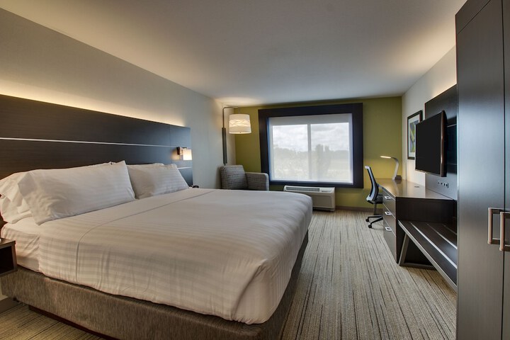1 King Bed (12 of 37)