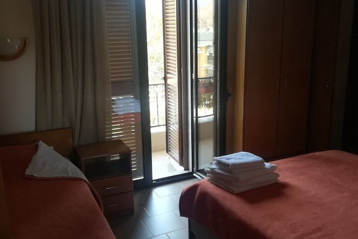 Room 3 of 10
