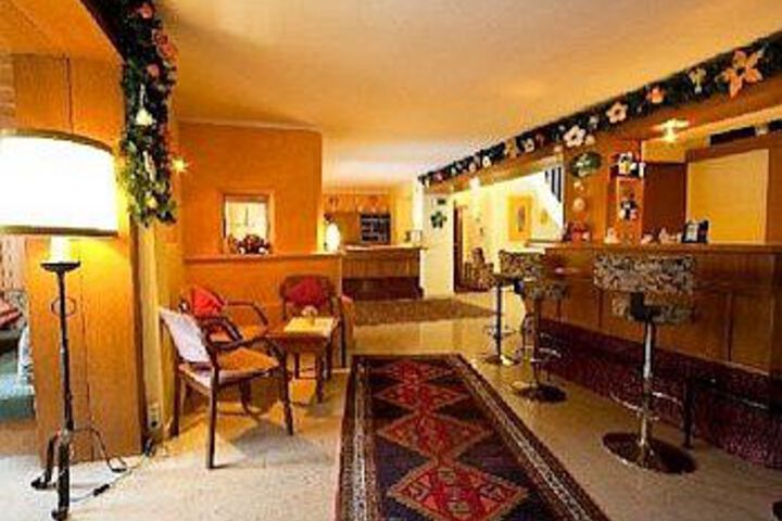 Lounge 54 of 69