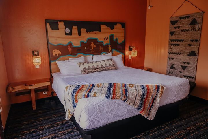 Room 18 of 93