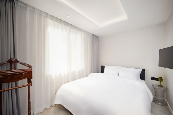 Room 9 of 70