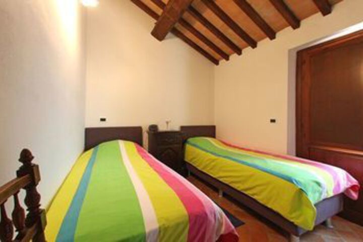 Room 10 of 27