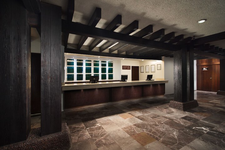 Check-in/check-out kiosk