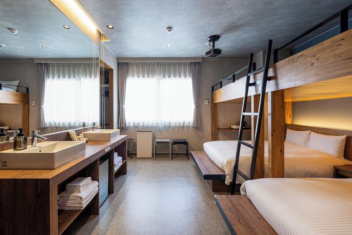Room 6 of 51
