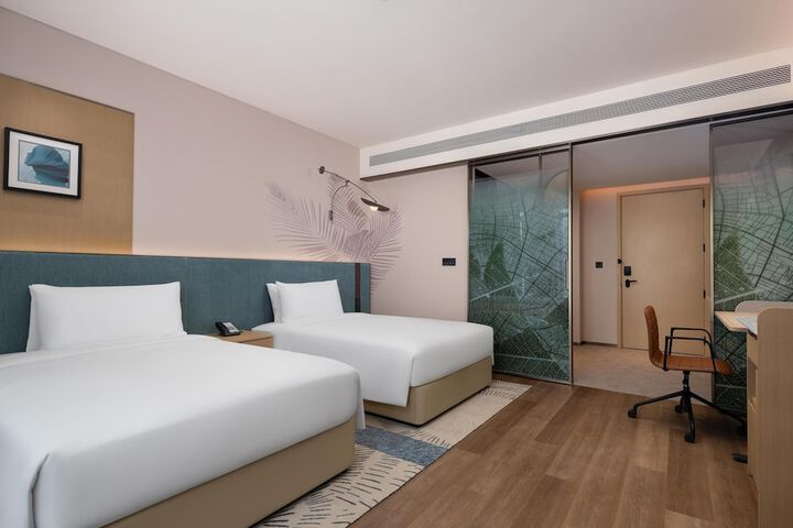 Room 9 of 38