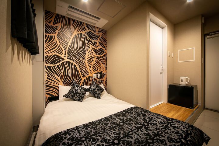 Room 10 of 64