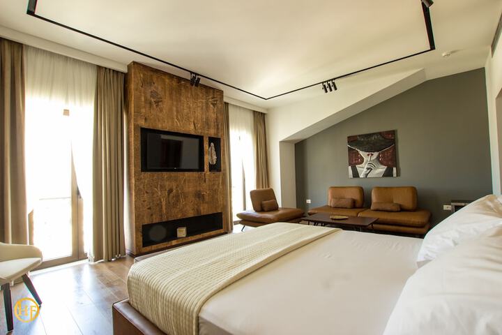 Room 5 of 30