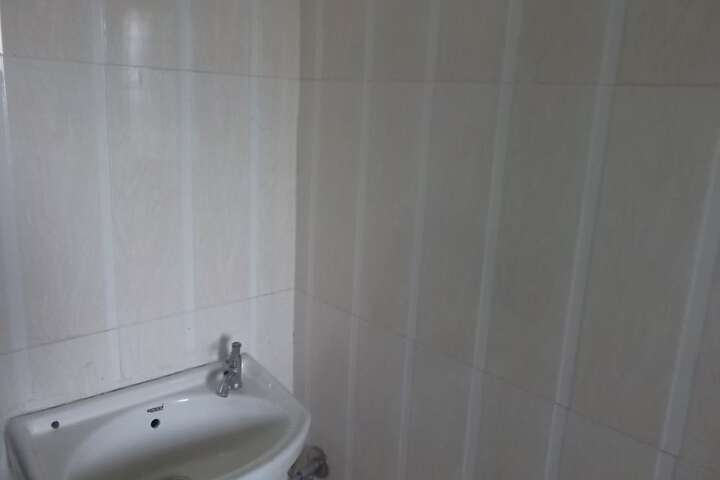 Room 7 of 12