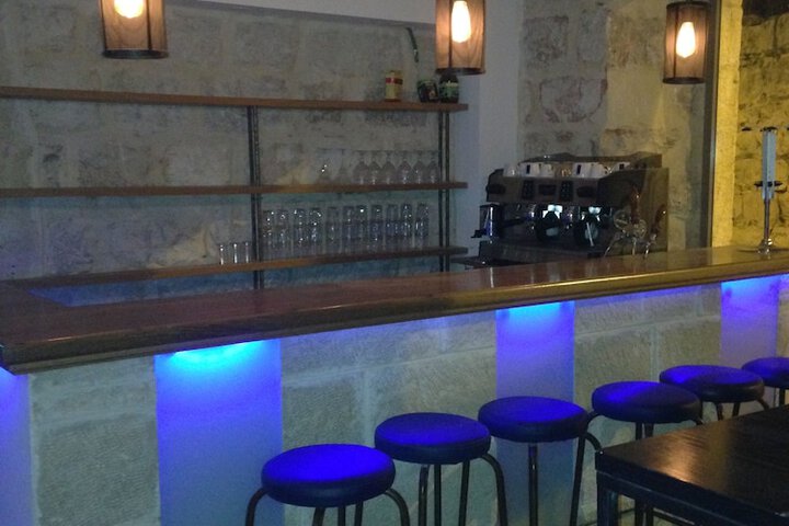 Lounge 36 of 64